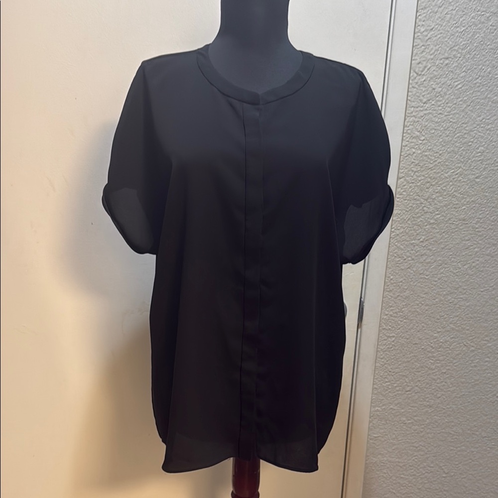 Tahari Black Boxy Buttoned Short Sleeve Blouse
